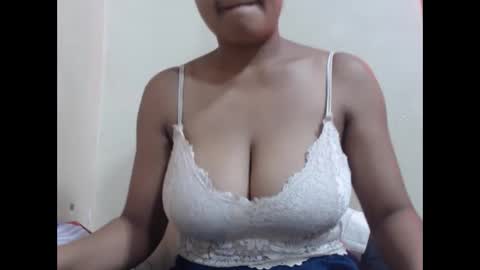 Snapshot of saronette chatting on 02.26.25 saronette online show from 02.26.25