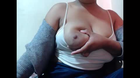 Snapshot of saronette chatting on 10.15.25 saronette online show from 10.15.25