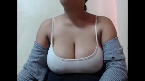 Snapshot of saronette chatting on 10.16.25 saronette online show from 10.16.25