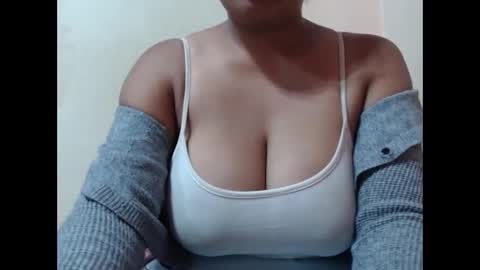 Snapshot of saronette chatting on 11.03.25 saronette online show from 11.03.25