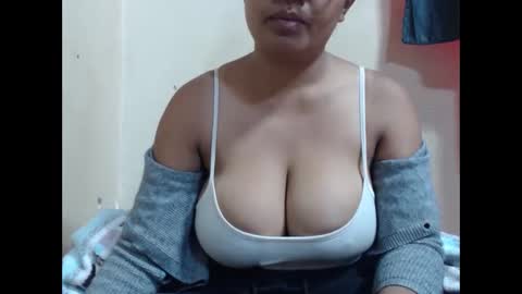 Snapshot of saronette chatting on 01.12.26 saronette online show from 01.12.26