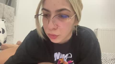 Snapshot of sarrah_rossy chatting on 01.03.25 Sarrah online show from 01.03.25