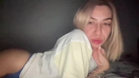 Snapshot of sarrah_rossy chatting on 01.11.25 Sarrah online show from 01.11.25