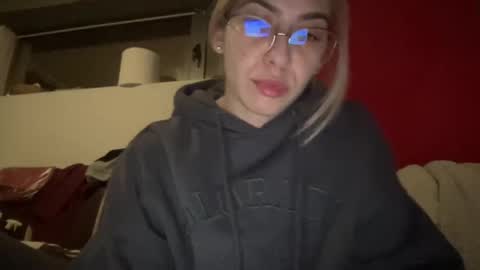 Snapshot of sarrah_rossy chatting on 01.14.25 Sarrah online show from 01.14.25