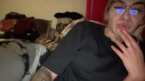 Snapshot of sarrah_rossy chatting on 01.23.25 Sarrah online show from 01.23.25