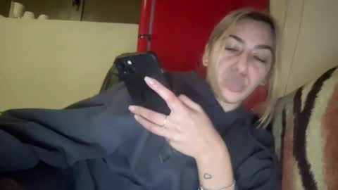 Snapshot of sarrah_rossy chatting on 02.07.25 Sarrah online show from 02.07.25