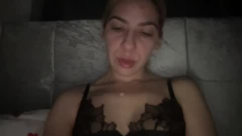 Snapshot of sarrah_rossy chatting on 02.25.25 Sarrah online show from 02.25.25