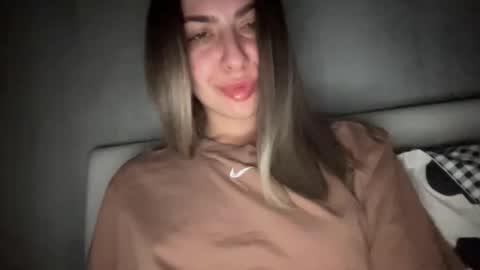 Snapshot of sarrah_rossy chatting on 09.14.25 Sarrah online show from 09.14.25