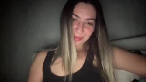 Snapshot of sarrah_rossy chatting on 09.15.25 Sarrah online show from 09.15.25