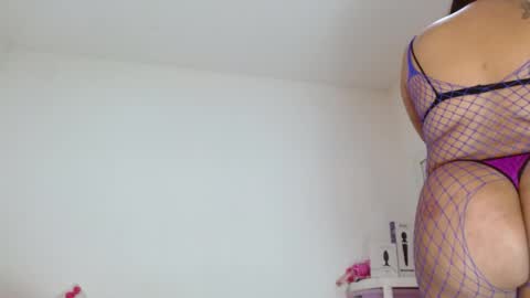 Snapshot of sasha_creamy chatting on 05.21.26 Sasha Creamy online show from 05.21.26