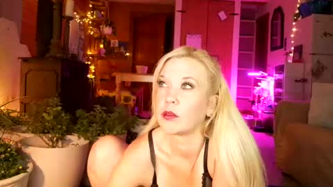 Snapshot of sasha_love__ chatting on 06.14.26 sasha_love__ online show from 06.14.26