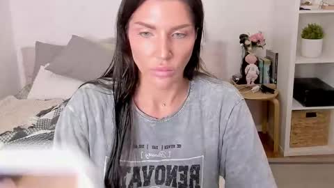 Sasha Miro online show from 09.12.25