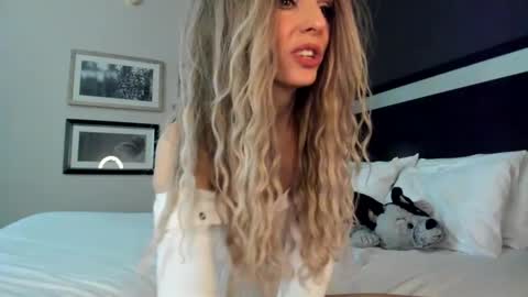 Snapshot of sashabarbieshow chatting on 02.22.25 Sasha online show from 02.22.25