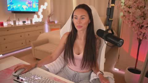 Snapshot of sashawest_official chatting on 04.14.26 sashawest_official online show from 04.14.26