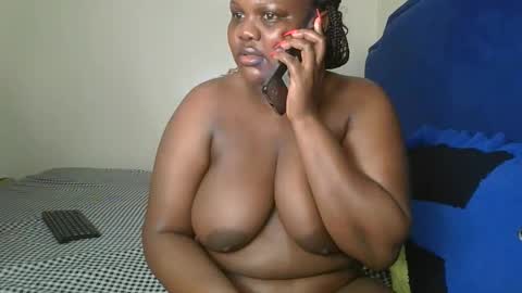 Snapshot of sassie_bee chatting on 09.14.25 sassie_bee online show from 09.14.25
