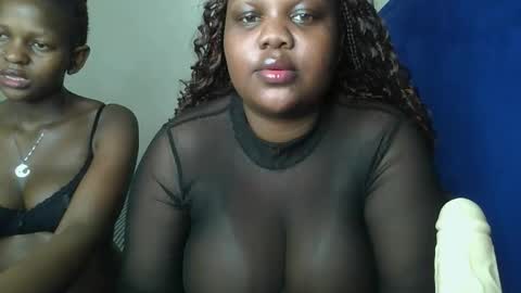 Snapshot of sassie_bee chatting on 09.15.25 sassie_bee online show from 09.15.25