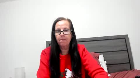 Snapshot of sassiestpeachgoddess chatting on 12.01.25 Sassiest Peach Goddess online show from 12.01.25