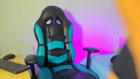 Snapshot of sasuke_uchiha12 chatting on 02.12.25 Evans Williams online show from 02.12.25