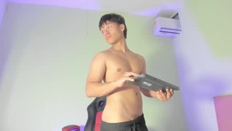 Snapshot of sasuke_uchiha12 chatting on 03.10.25 Evans Williams online show from 03.10.25