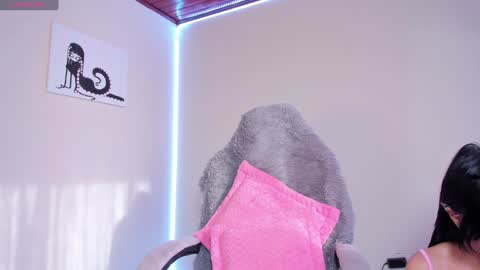    im expecting 300 thumbs up on my altar online show from 01.13.25