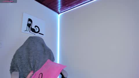    im expecting 300 thumbs up on my altar online show from 01.16.25