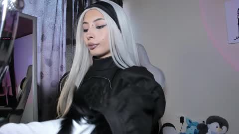    im expecting 300 thumbs up on my altar online show from 02.13.25