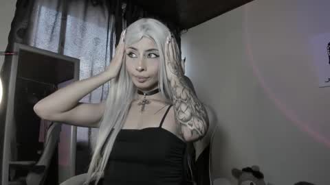    im expecting 300 thumbs up on my altar online show from 02.15.25