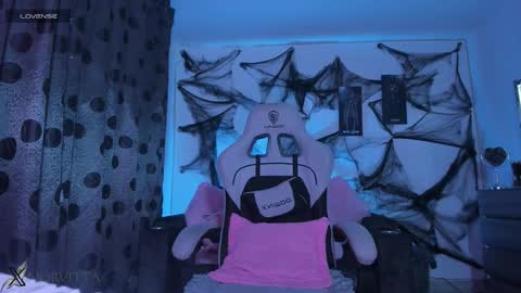    im expecting 300 thumbs up on my altar online show from 10.25.25