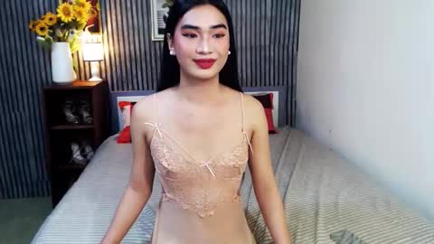 Snapshot of satiable_sashax chatting on 12.16.25 Sasha online show from 12.16.25