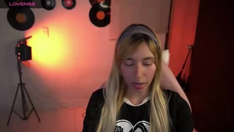 Snapshot of saucy_jenn1 chatting on 04.19.26 I AM JENN online show from 04.19.26