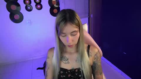 Snapshot of saucy_jenn1 chatting on 05.10.26 I AM JENN online show from 05.10.26