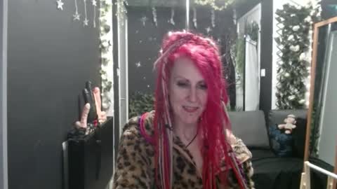 SaucySky online show from 09.11.25