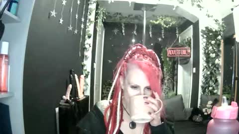 Snapshot of saucysky chatting on 04.18.26 SaucySky online show from 04.18.26