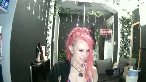 Snapshot of saucysky chatting on 06.11.26 SaucySky online show from 06.11.26