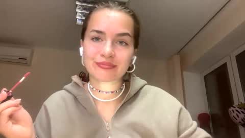 Snapshot of saundrayeeloy chatting on 10.17.25 Martha online show from 10.17.25