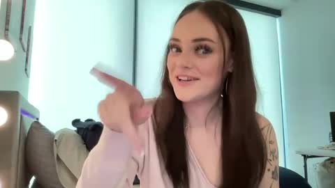 Snapshot of savannahgracewaters chatting on 05.17.26 Savannah Waters online show from 05.17.26