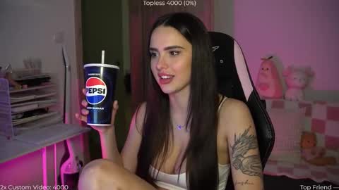 Snapshot of savvage_play chatting on 11.16.25 Naomi online show from 11.16.25