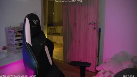 Snapshot of savvage_play chatting on 04.22.26 Naomi online show from 04.22.26