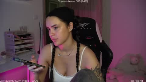 Snapshot of savvage_play chatting on 05.17.26 Naomi online show from 05.17.26