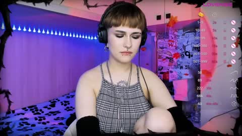 pronoun she. name Mary. age 21. online show from 12.08.24