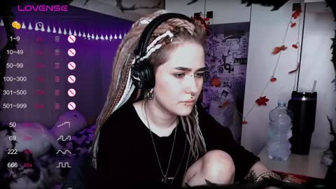 pronoun she. name Mary. age 21. online show from 01.29.25