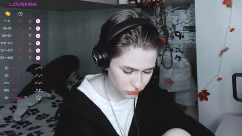 pronoun she. name Mary. age 21. online show from 03.07.25