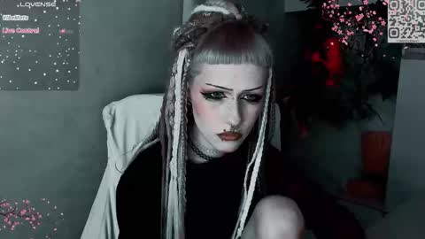 pronoun she. name Mary. age 21. online show from 12.03.25