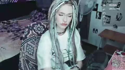 Snapshot of say_mary chatting on 06.15.26 pronoun she. name Mary. age 21. online show from 06.15.26