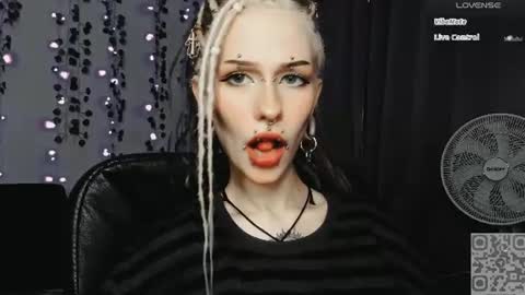 Snapshot of say_mary chatting on 07.20.26 pronoun she. name Mary. age 21. online show from 07.20.26