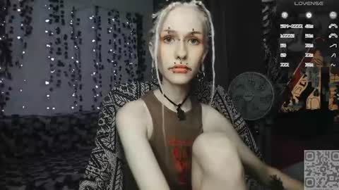 Snapshot of say_mary chatting on 07.23.26 pronoun she. name Mary. age 21. online show from 07.23.26