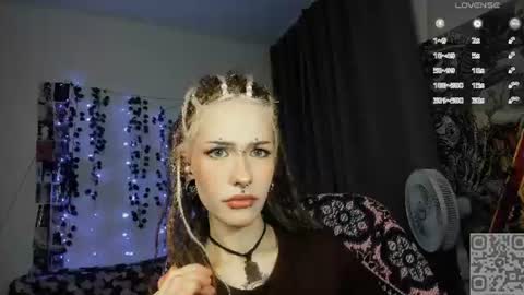 Snapshot of say_mary chatting on 07.27.26 pronoun she. name Mary. age 21. online show from 07.27.26