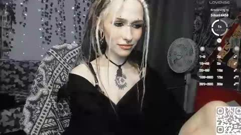 Snapshot of say_mary chatting on 07.30.26 pronoun she. name Mary. age 21. online show from 07.30.26
