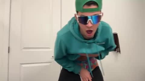 Snapshot of sbouchikh03 chatting on 12.19.25 sbouchikh03 online show from 12.19.25