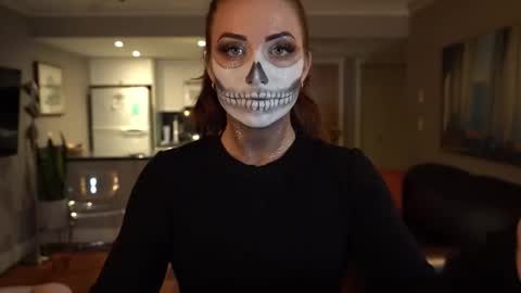 Snapshot of scarlajade chatting on 10.31.25 scarlajade online show from 10.31.25